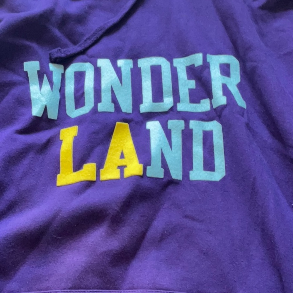 Wonderland Sweat Shirt. Size L/XL Women’s